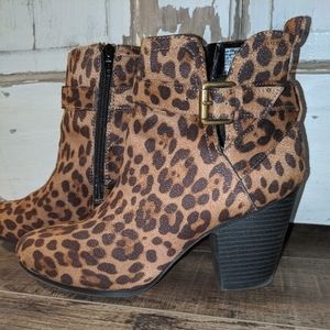 Size 9 leopard print ankle boots